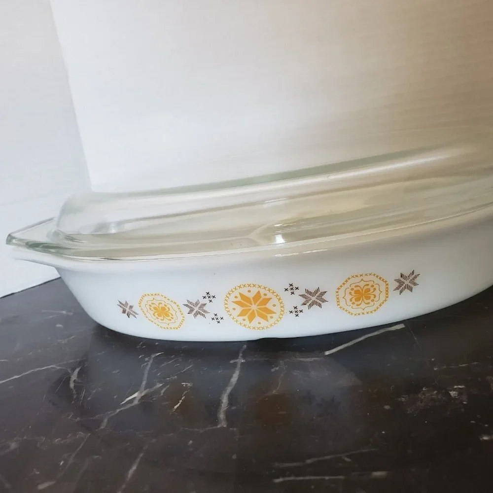 Pyrex Vintage 1960s Town and Country with lid Divided Casserole